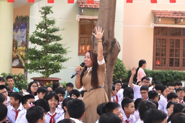 TRUNG TÂM NGOẠI NGỮ PHƯƠNG NAM MANG ĐẾN KHÔNG KHÍ SÔI NỔI VỚI TRÒ CHƠI GIẢI ĐỐ TẠI TRƯỜNG THCS NGUYỄN THÁI BÌNH